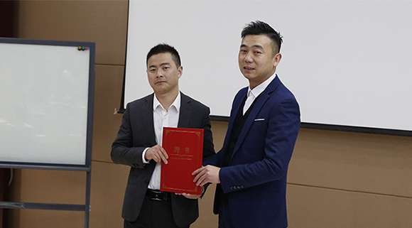 頭條！總經(jīng)理親自頒發(fā)聘書，科恩電器商學(xué)院迎來新校長！